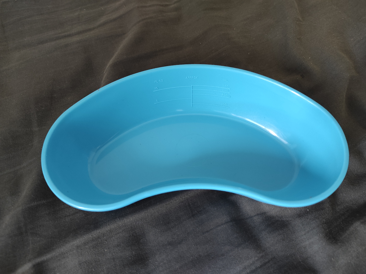 Dish, kidney, polypropylene